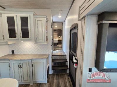 2021 Cougar 30RLS — photo 21 view