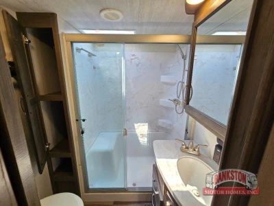 2021 Cougar 30RLS — photo 26 view