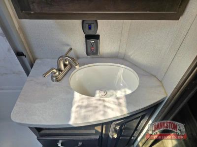 2021 Cougar 30RLS — photo 24 view