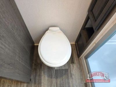 2021 Cougar 30RLS — photo 25 view