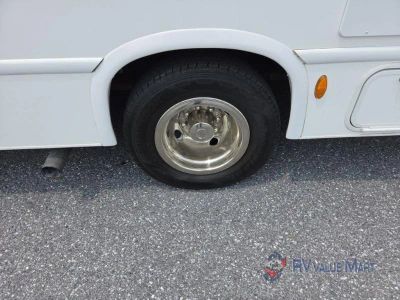 2026 Thor Motor Coach Chateau — photo 16 view