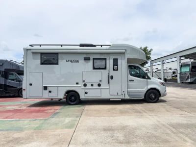 2027 Grand Design LINEAGE SERIES M — photo 25 view