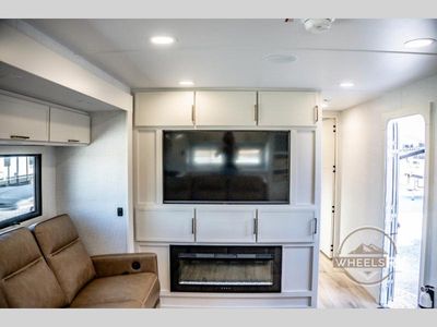 2026 Brinkley Model I - Photo 38
