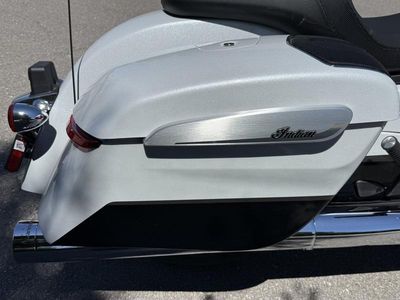 2025 Indian Motorcycle Challenger Limited 112 w/PowerBand Audio Ghost White Metallic with Black M - Photo 14