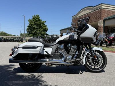 2025 Indian Motorcycle Challenger Limited 112 w/PowerBand Audio Ghost White Metallic with Black M - Photo 8
