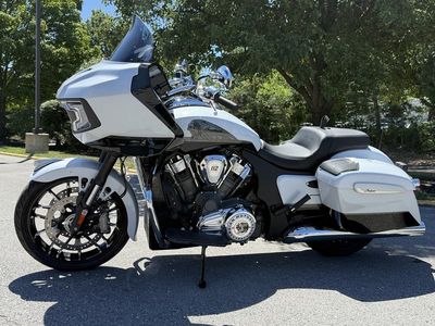 2025 Indian Motorcycle Challenger Limited 112 w/PowerBand Audio Ghost White Metallic with Black M - Photo 7