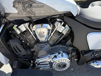 2025 Indian Motorcycle Challenger Limited 112 w/PowerBand Audio Ghost White Metallic with Black M - Photo 11