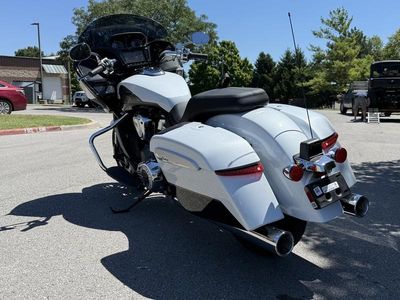 2025 Indian Motorcycle Challenger Limited 112 w/PowerBand Audio Ghost White Metallic with Black M - Photo 4