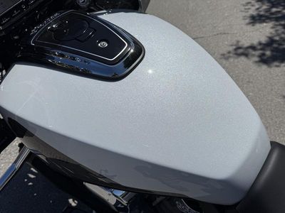 2025 Indian Motorcycle Challenger Limited 112 w/PowerBand Audio Ghost White Metallic with Black M - Photo 13