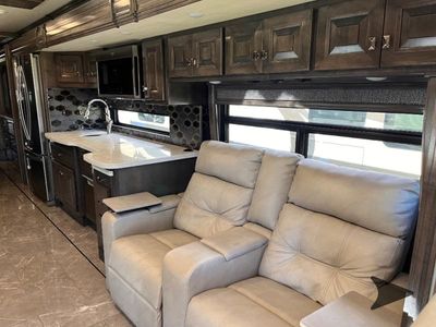 2020 Fleetwood RV American Revolution — photo 15 view