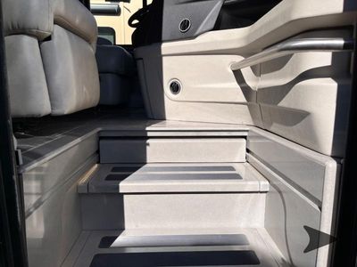 2020 Fleetwood RV American Revolution — photo 7 view