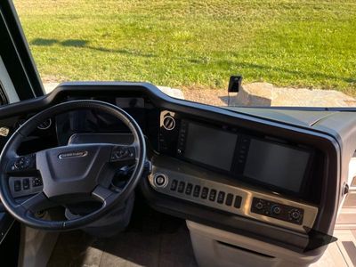 2020 Fleetwood RV American Revolution — photo 10 view