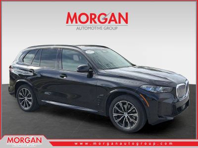 2025 BMW X5 xDrive40i in Black — front three-quarter view