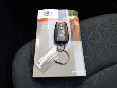 2024 Toyota RAV4 — photo 15 view