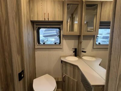 2026 Winnebago NAVION - Photo 13