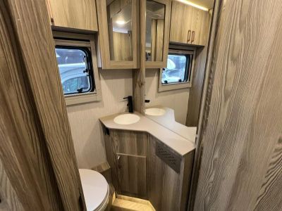 2026 Winnebago NAVION - Photo 12