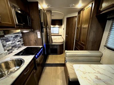 2021 Gulf Stream Conquest Class C - Photo 4