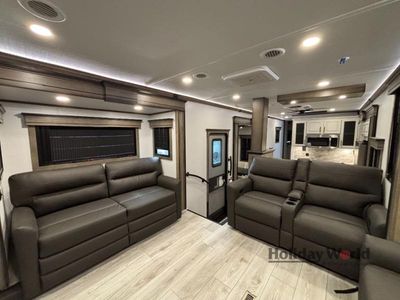 2025 Keystone Montana - Photo 10