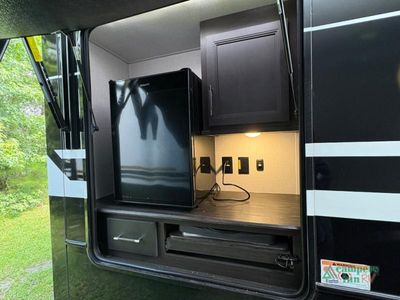 2025 Keystone RV Avalanche - Photo 9
