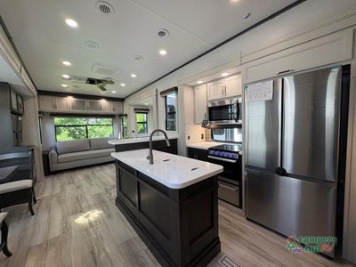 2025 Keystone RV Avalanche - Photo 12