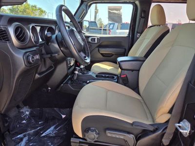 2019 Jeep Wrangler — photo 18 view