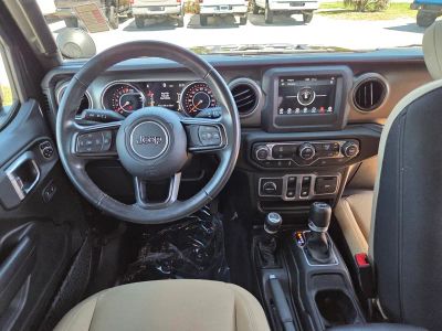 2019 Jeep Wrangler — photo 12 view