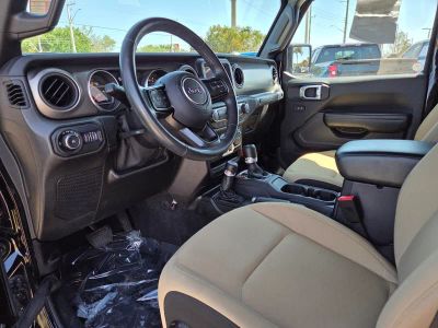 2019 Jeep Wrangler — photo 19 view