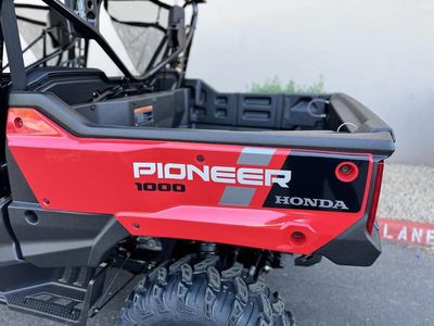 2025 Honda Pioneer 1000-6 Deluxe Crew - Photo 14