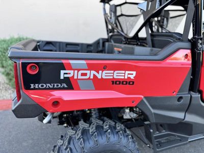 2025 Honda Pioneer 1000-6 Deluxe Crew - Photo 12