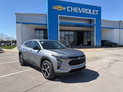 2026 Chevrolet Trax 1TR58 — front three-quarter view