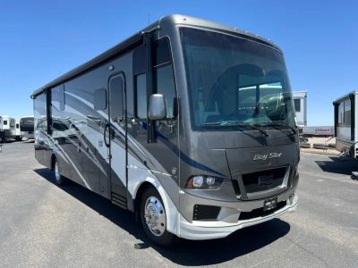 2020 Newmar BAY STAR — front three-quarter view