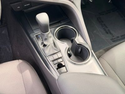 2020 Toyota Camry Hybrid - Photo 17