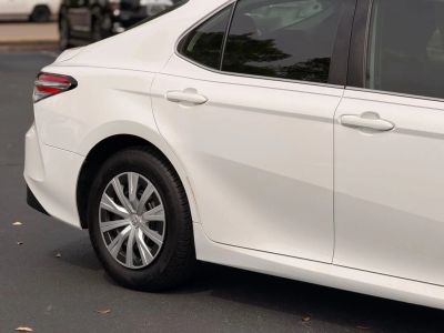2020 Toyota Camry Hybrid - Photo 7