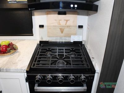 2026 Venture RV SportTrek - Photo 32