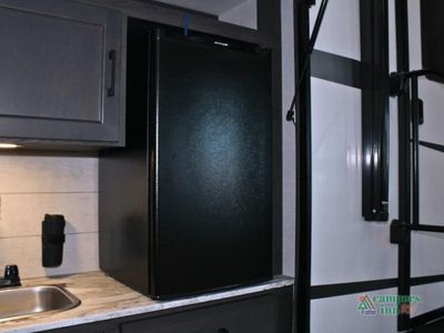 2026 Venture RV SportTrek - Photo 17