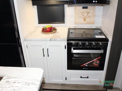 2026 Venture RV SportTrek - Photo 27