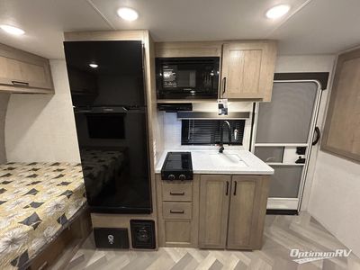 2025 Ember RV E-Series - Photo 6