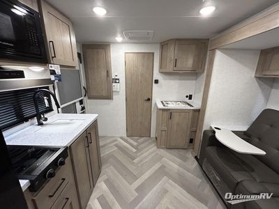 2025 Ember RV E-Series - Photo 4