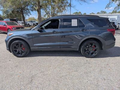 2022 Ford Explorer - Photo 2