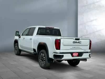 2026 GMC Sierra 3500HD - Photo 4