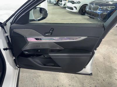2025 BMW 7 Series — photo 9 view