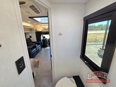 2026 Qwest 25L - Photo 33