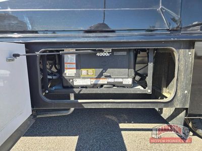 2026 Qwest 25L - Photo 11