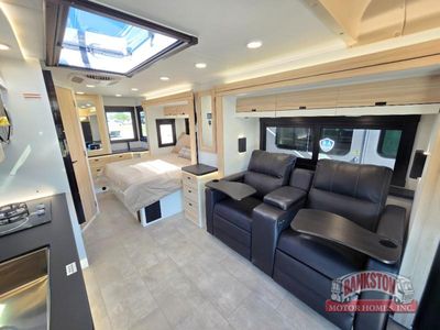 2026 Qwest 25L - Photo 13
