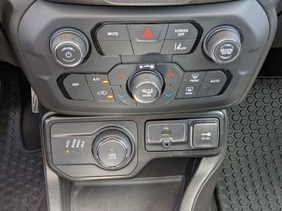 2023 Jeep Renegade — photo 16 view