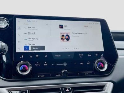 2026 Lexus RX — photo 32 view