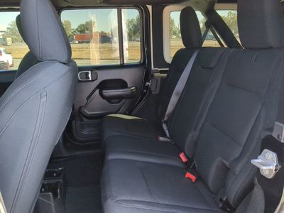 2022 Jeep Wrangler - Photo 15