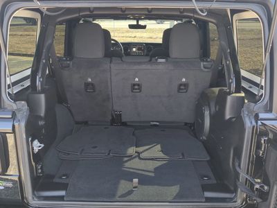 2022 Jeep Wrangler - Photo 14