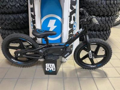 2022 Stacyc 16eDrive Brushless — front three-quarter view