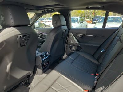 2026 BMW 5 Series — photo 10 view